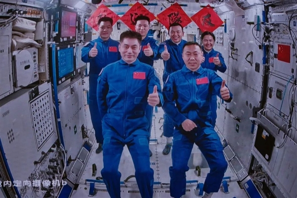 神舟一号发射整整25年！航天飞机、载人飞船争论了3年多——上海热线新闻频道